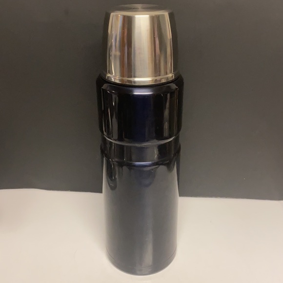 THERMOS Stainless King Vacuum-Insulated Beverage Bottle, 68 Ounce, Matte Blue - Picture 8 of 16